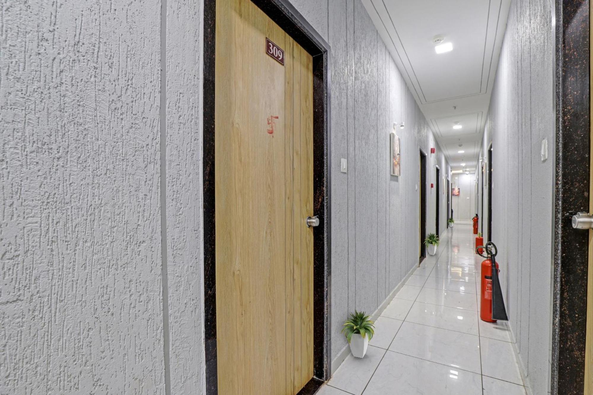 Hotel O Royal Orbit سورات المظهر الخارجي الصورة