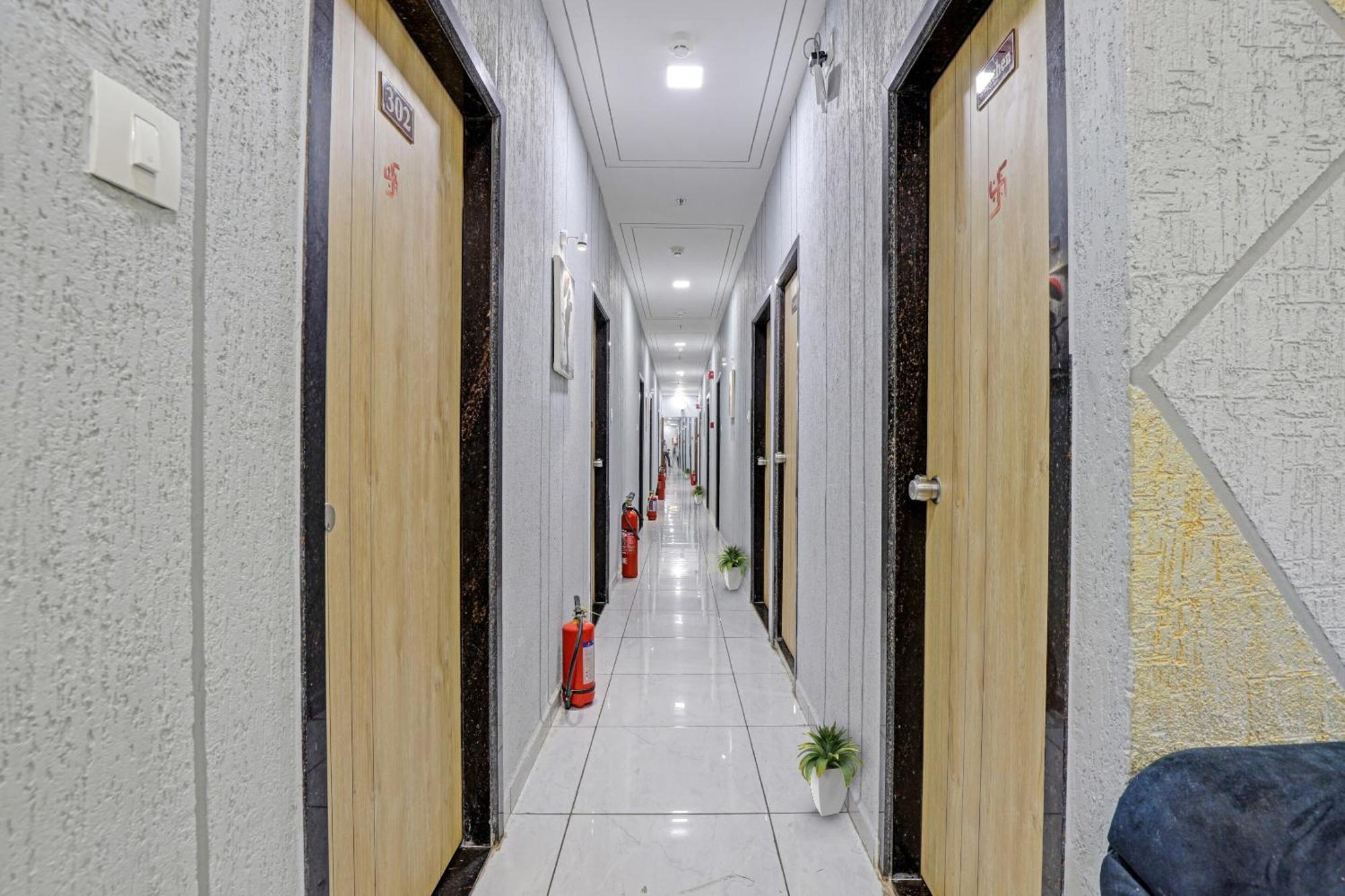 Hotel O Royal Orbit سورات المظهر الخارجي الصورة