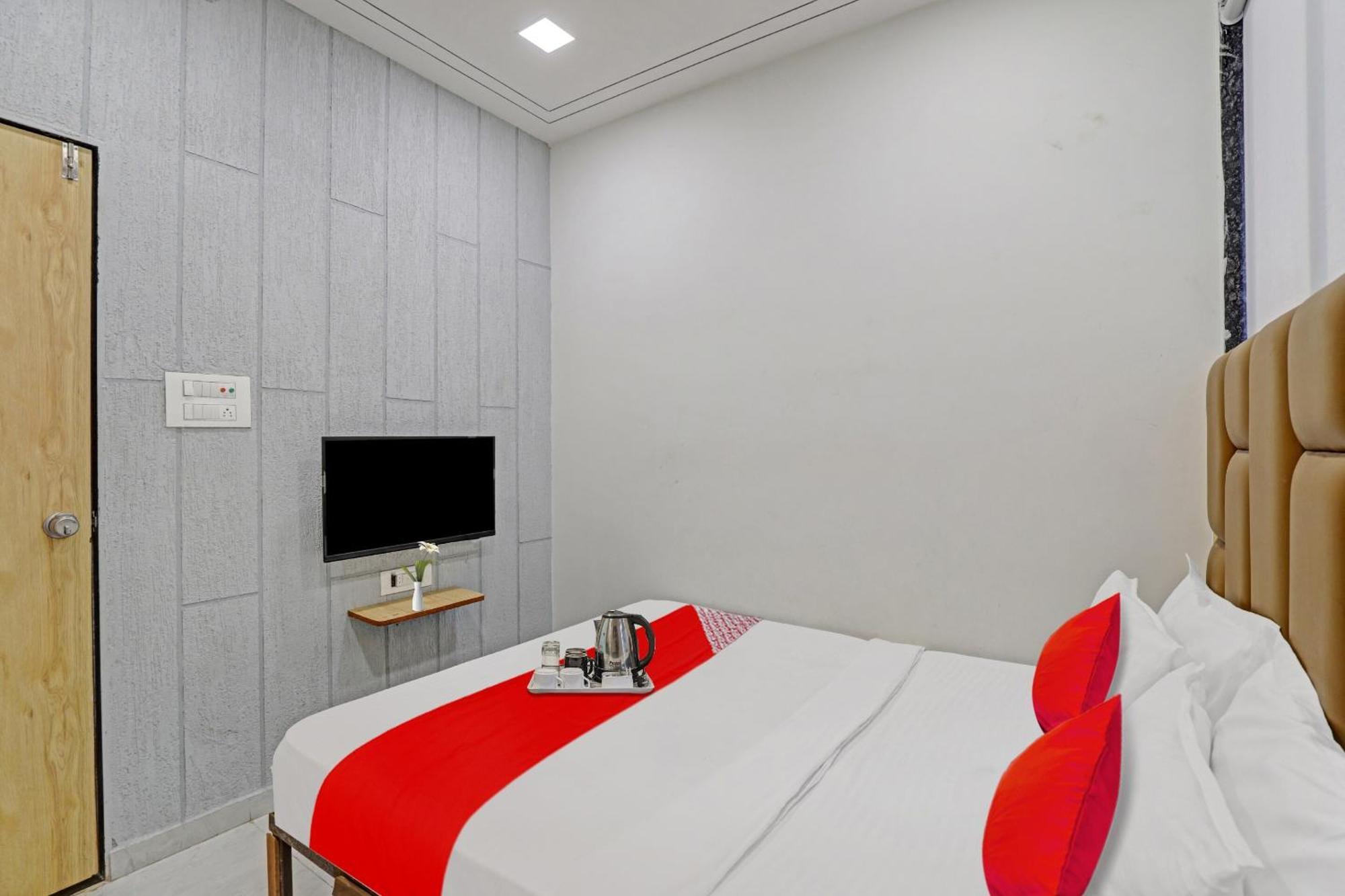Hotel O Royal Orbit سورات المظهر الخارجي الصورة