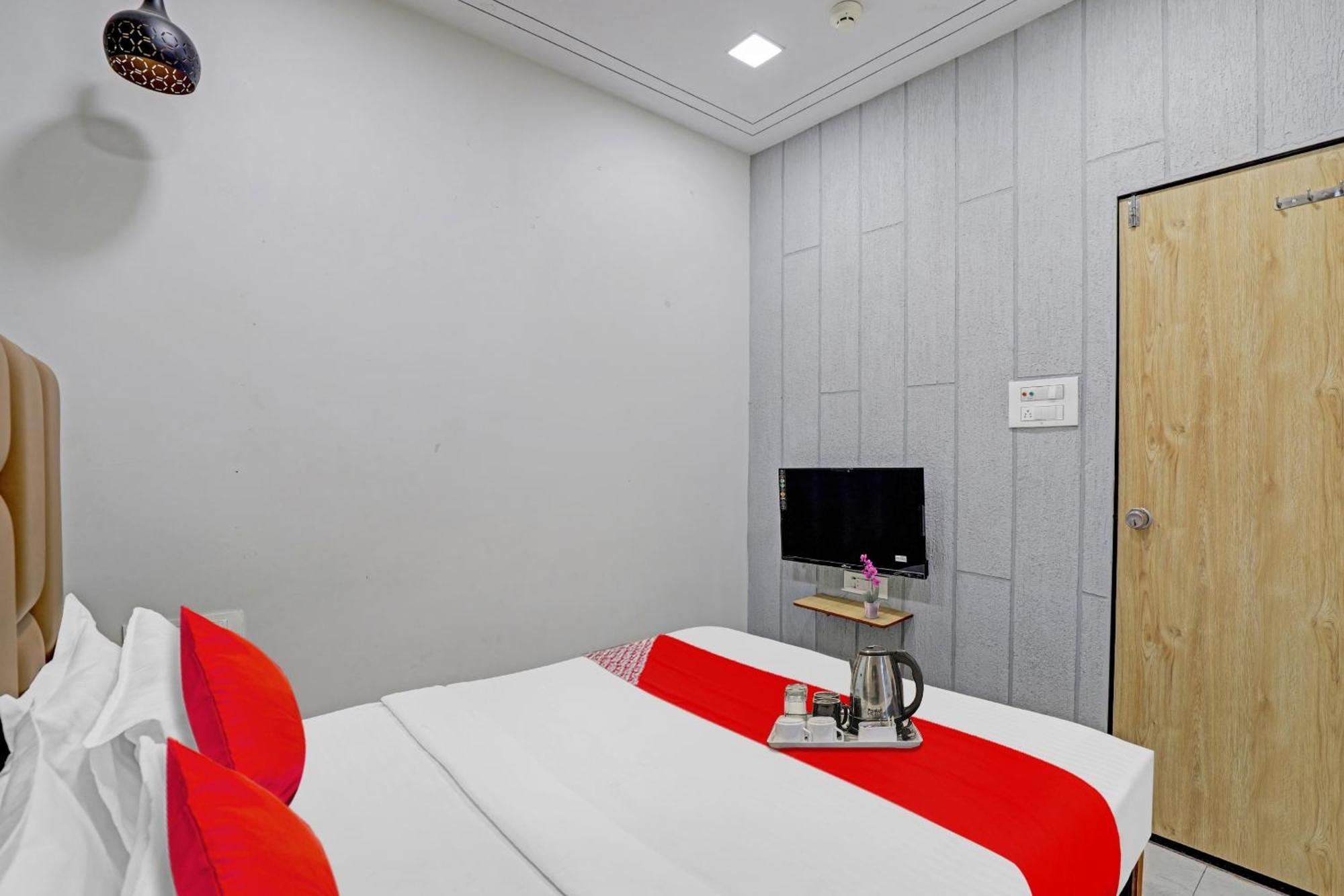 Hotel O Royal Orbit سورات المظهر الخارجي الصورة